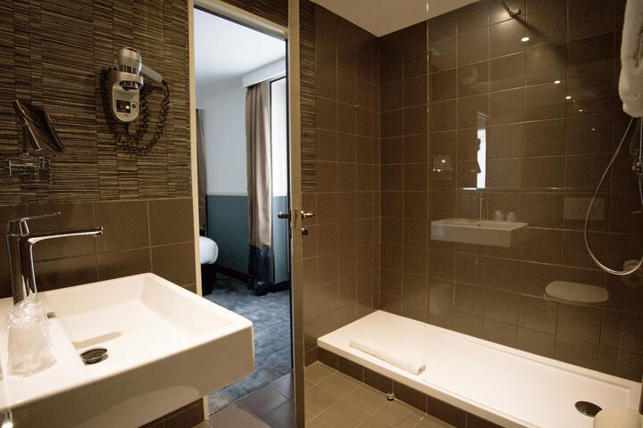 Room 44 of 56