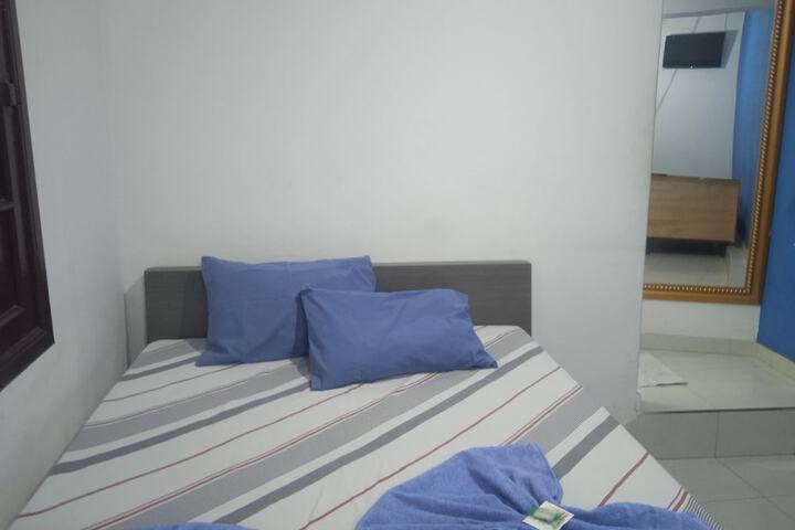 Room 5 of 12