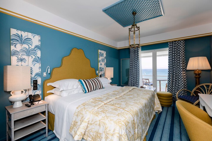 Room 13 of 48