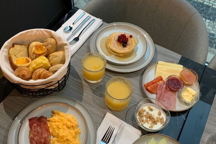 Breakfast/Coffee Service 102 of 105