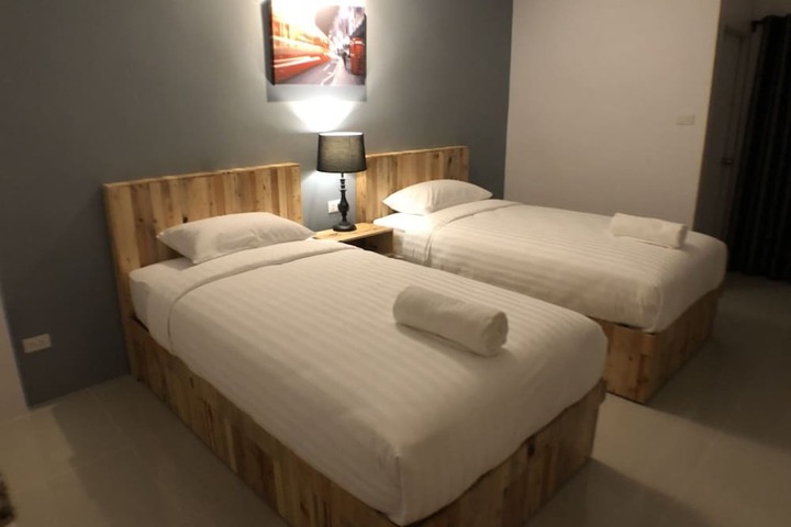 Room 4 of 6