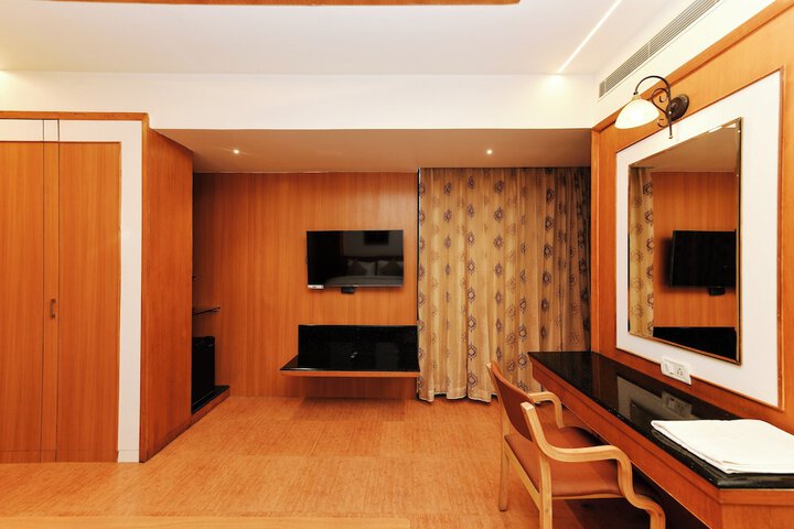 Room 30 of 76