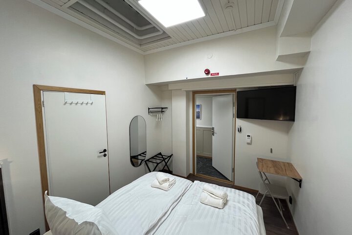 Room 8 of 27