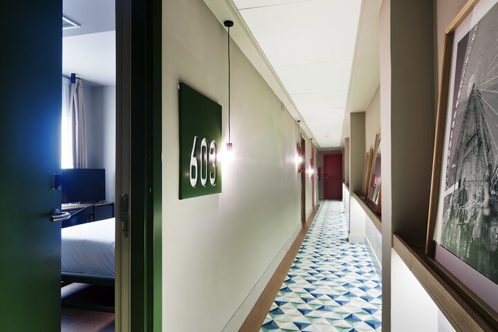 Ballroom/Hall 35 of 43