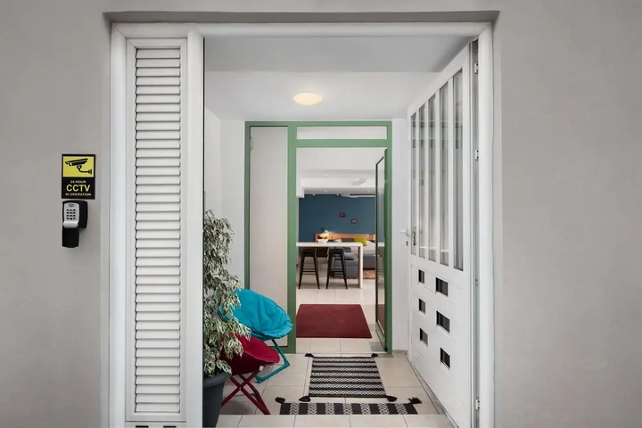 Room 10 of 17
