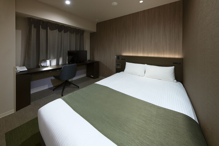 Room 4 of 25