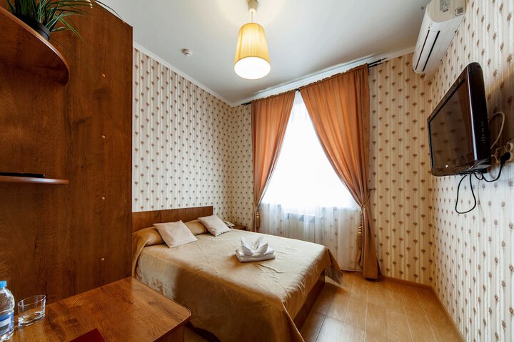 Room 2 of 60