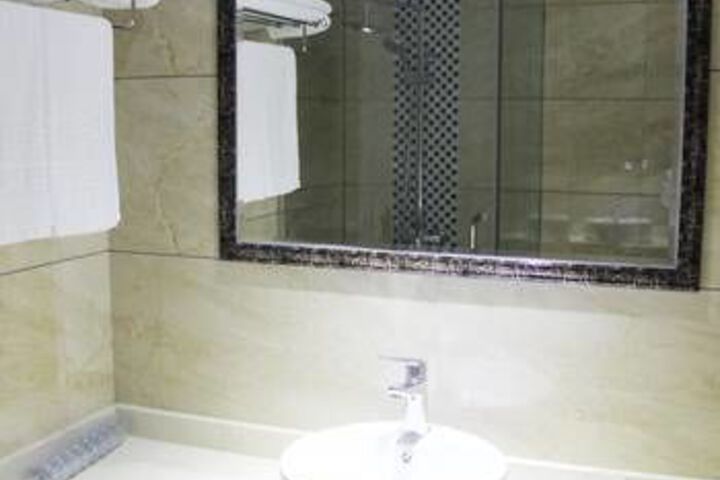 Room 4 of 38