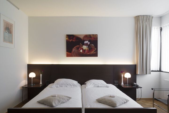 Room 5 of 40
