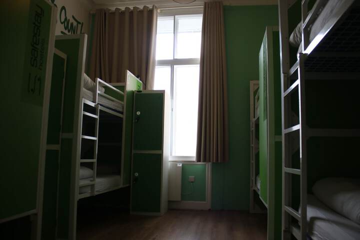 Room 35 of 76