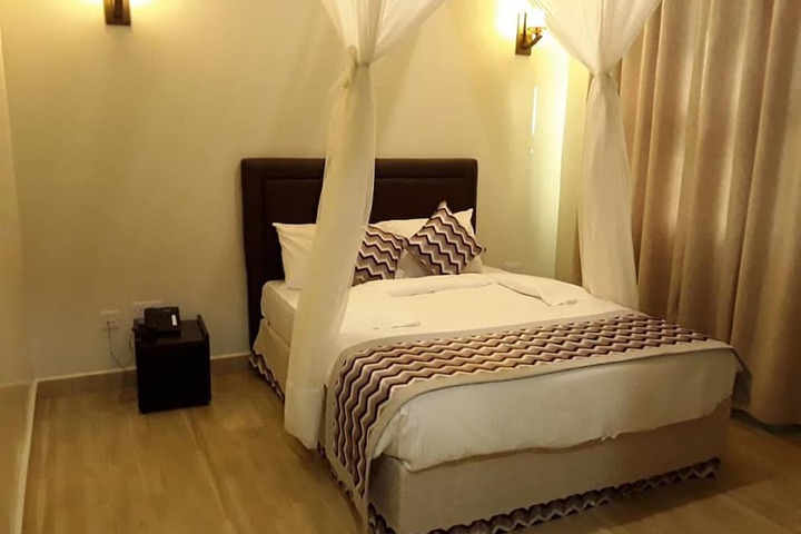 Room 6 of 25
