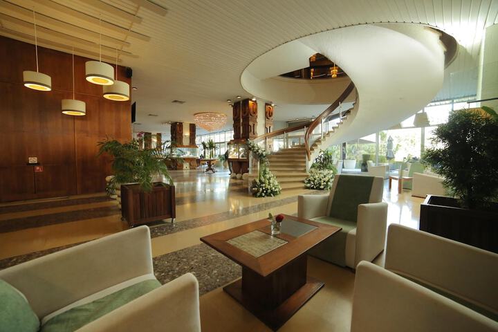 Business Center 115 of 131