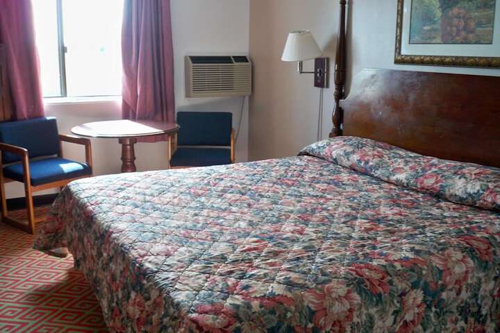 1 King Bed (2 of 2)