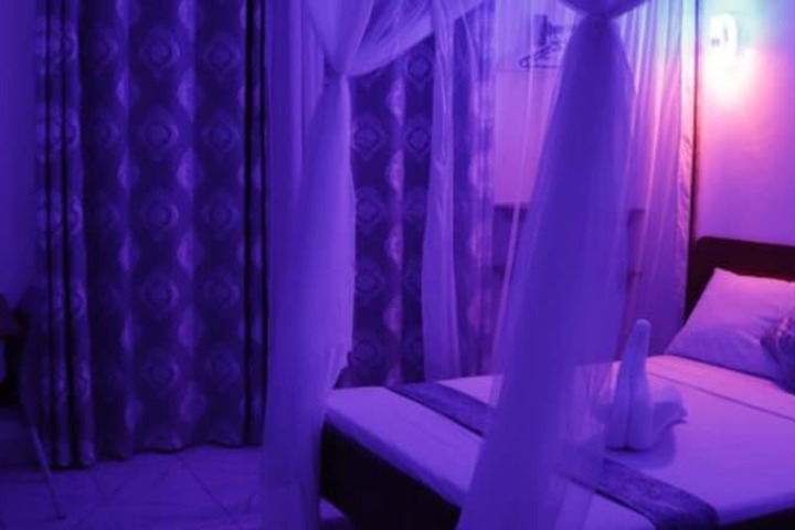 Room 8 of 31