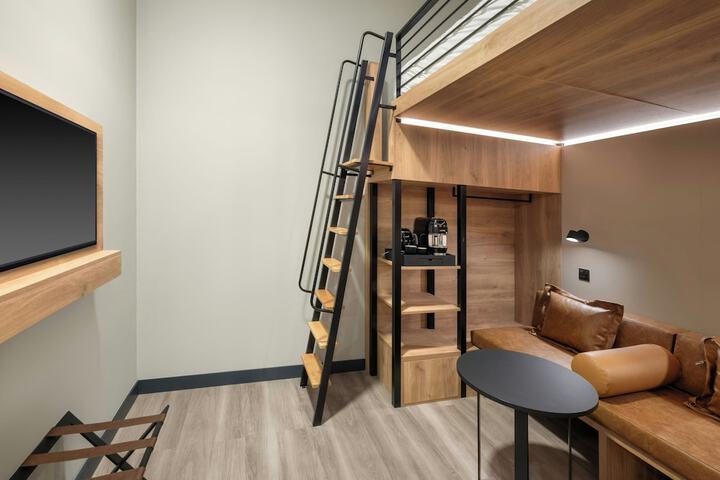 Room 8 of 52