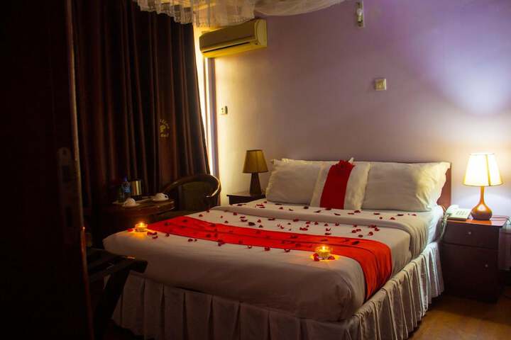 Room 28 of 64