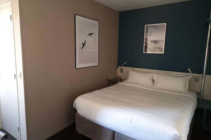 Room 26 of 127