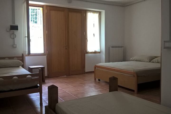 Room 21 of 38