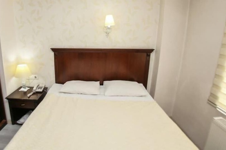 Room 11 of 22