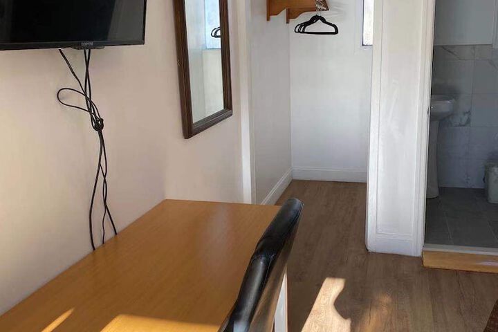Room 13 of 20