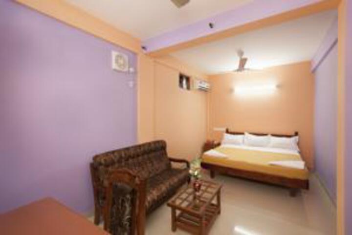 OYO 4874 Canal View Residency