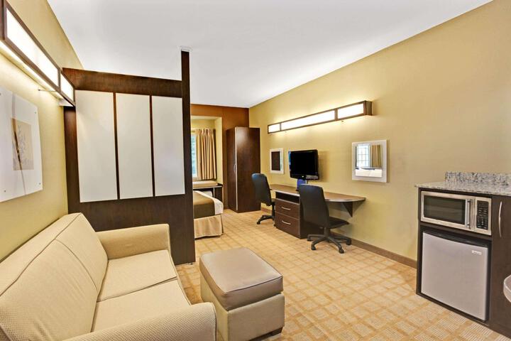 1 Queen Bed (7 of 14)