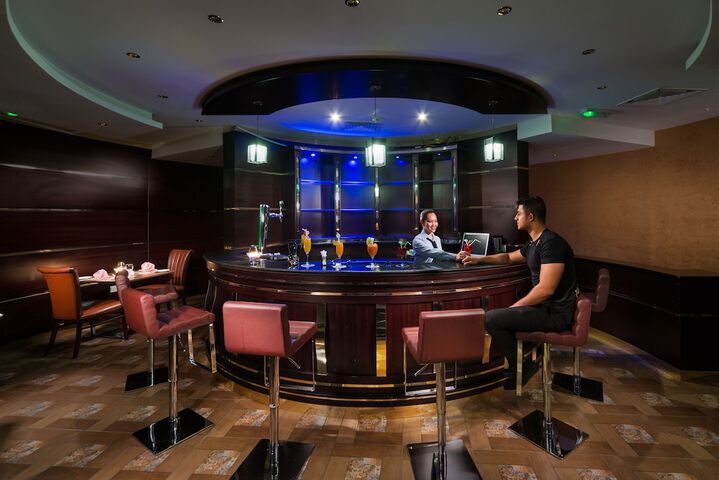 Lounge 55 of 58