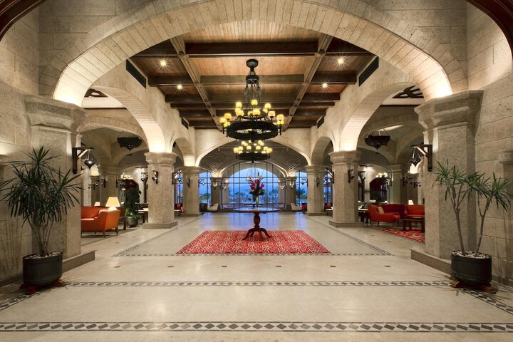 Entrance & Lobby