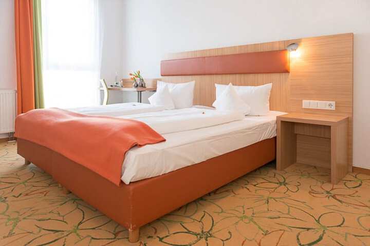 Room 4 of 39