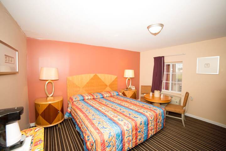 1 King Bed (6 of 6)