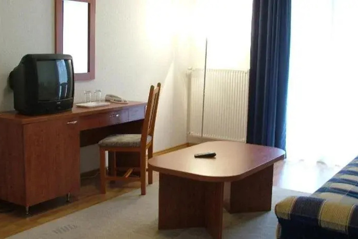 Room 4 of 21