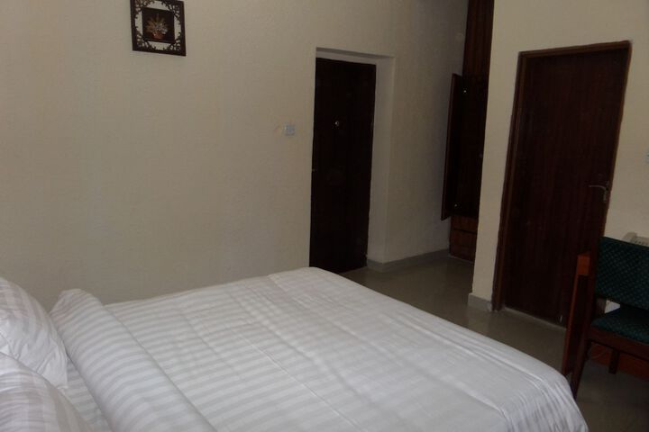Room 9 of 23