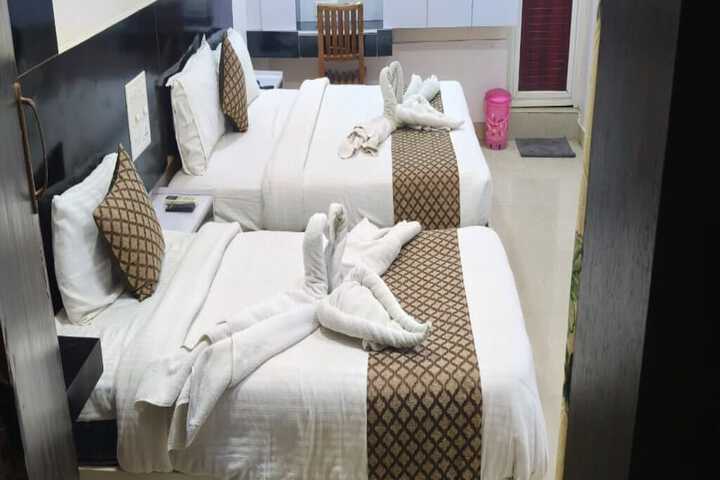 Room 4 of 10