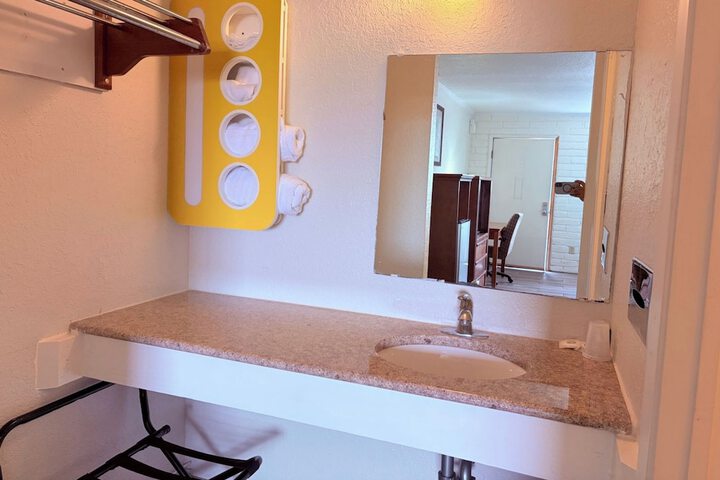Room 14 of 25
