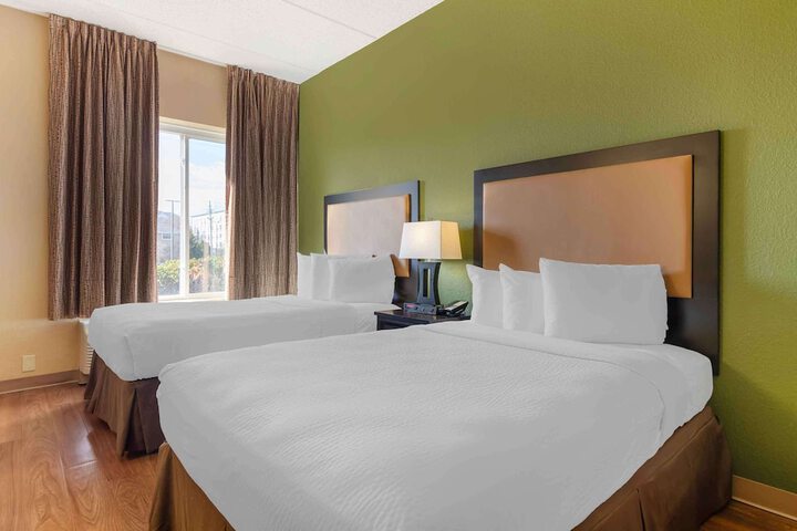 Deluxe Studio Double Bed Accessible (5 of 12)