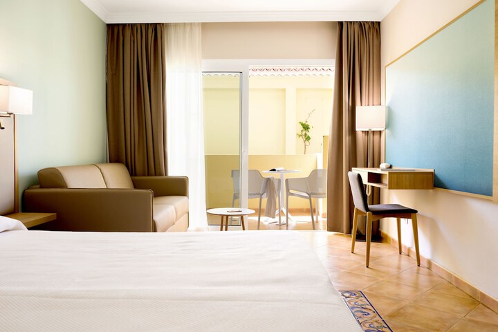Room 5 of 37
