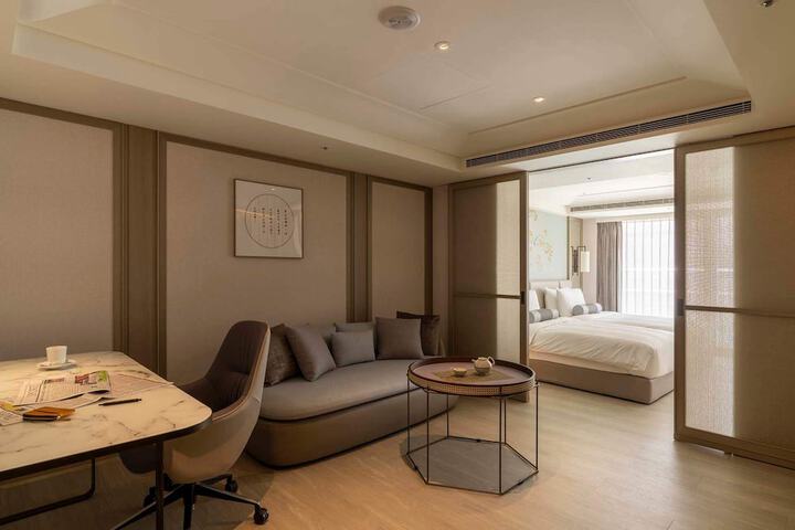 Room 27 of 79