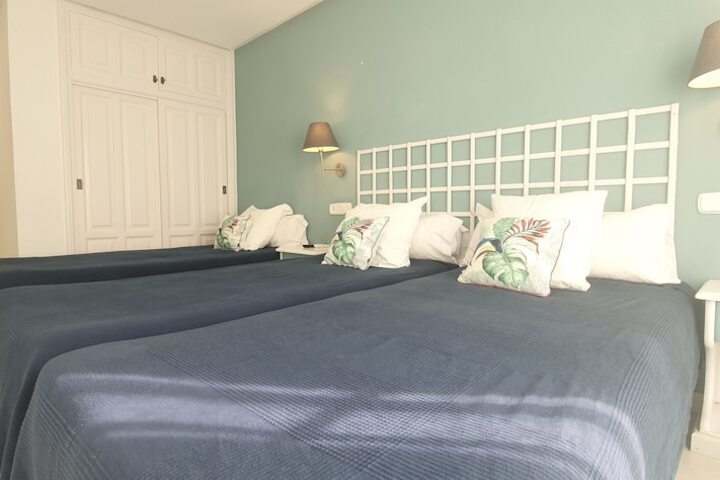 Room 6 of 33