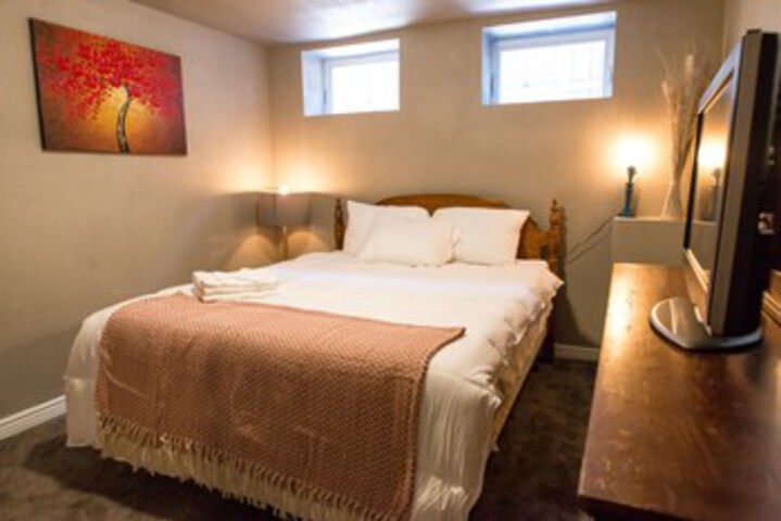 Room 6 of 16