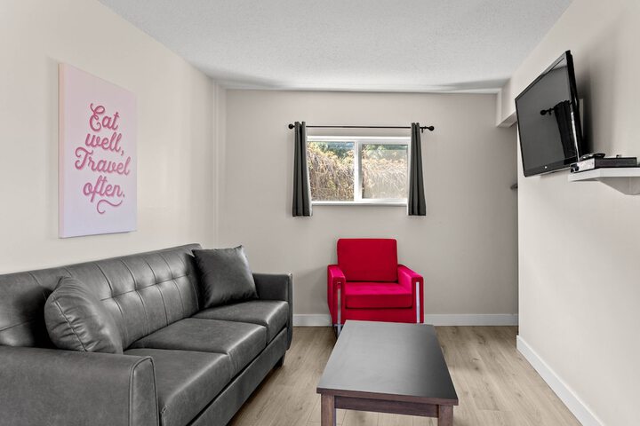 Room 32 of 48