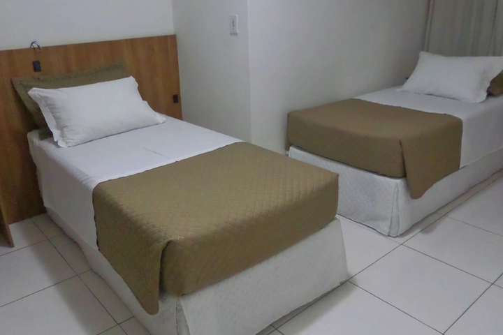 Room 4 of 9