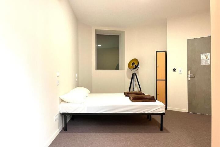Room 6 of 39