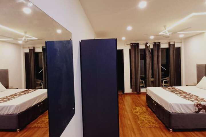 Room 4 of 94