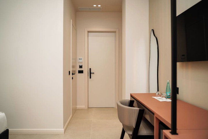 Room 17 of 177