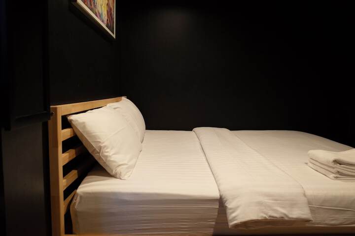 Room 13 of 30