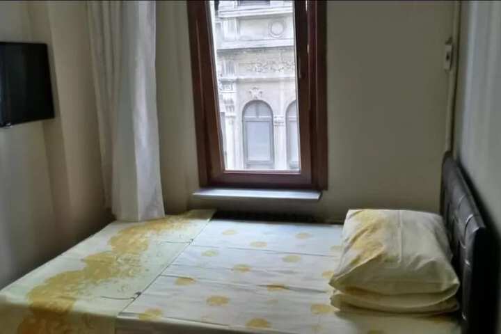 Room 6 of 25