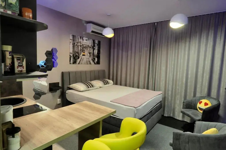 Room 7 of 11