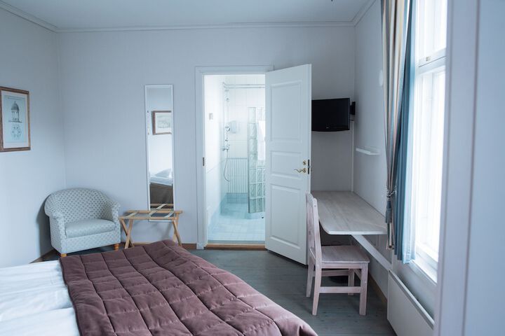 Room 9 of 113