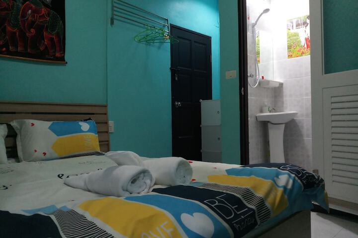 Room 10 of 32