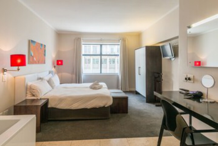 Room 9 of 18